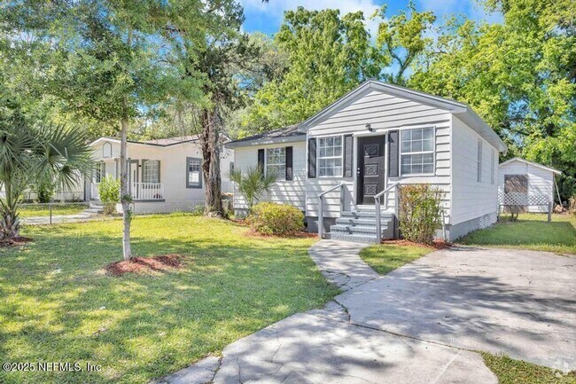 Building Photo - Quaint and Cozy 2 BR 1 BA Home