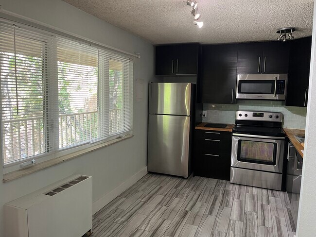 Sunny West Facing View - 3423 Madison Ave Unit X334