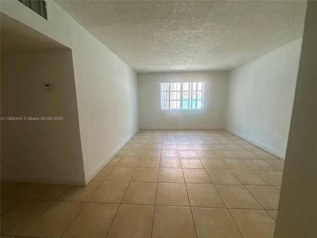 Photo - 1851 NE 168th St Unidad A3