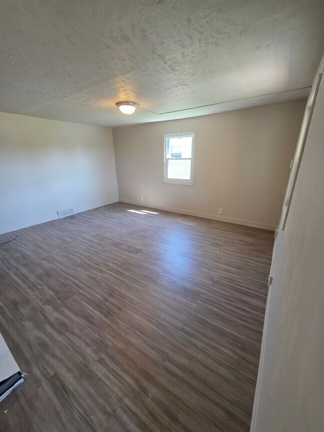 412 Elm Ave