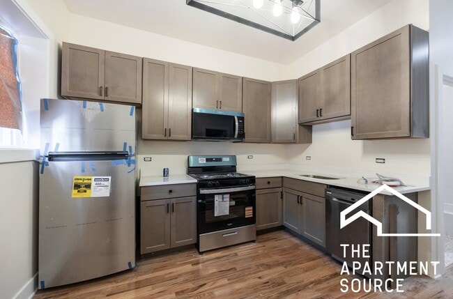 Building Photo - 1742 N California Ave Unit 1