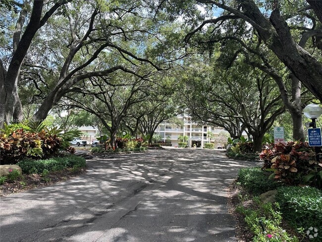 Building Photo - 3520 Oaks Way Unit 105 Rental