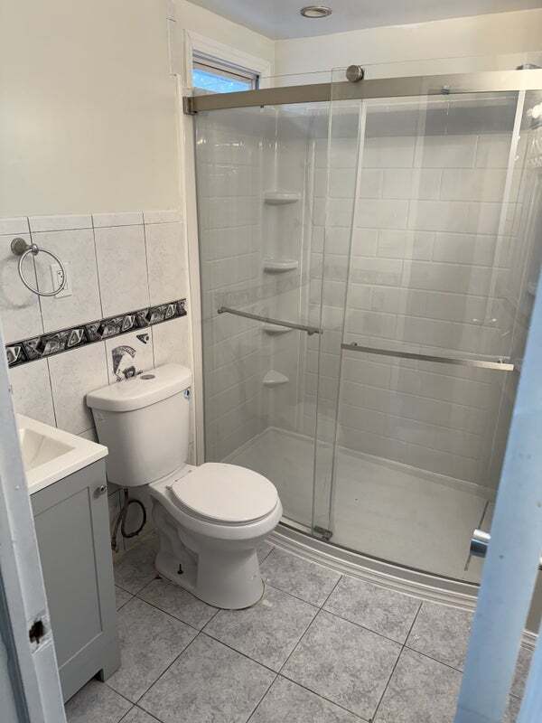 BAÑO - 114 Pilgrim Pl Unidad 2