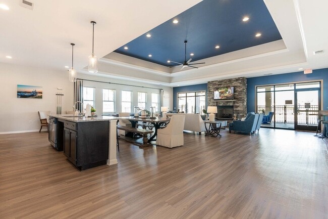 Photo - Hawthorne at the Bend