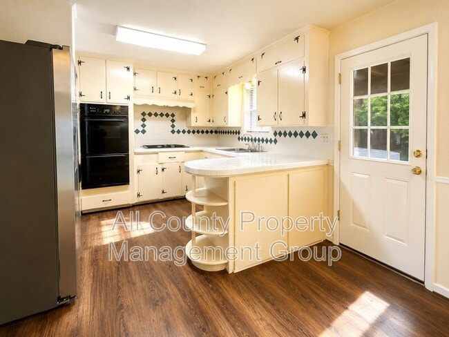 Photo - 5016 Sabelle Ln