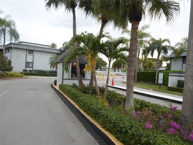 Photo - 20760 NE 4th Ct Unidad 201