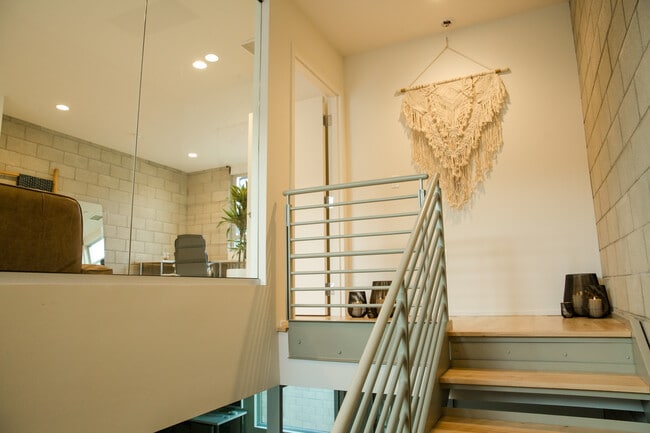 3450 Cahuenga Blvd W