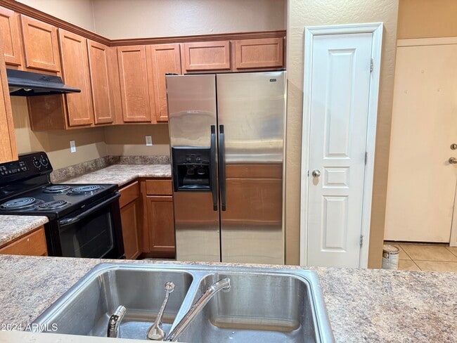 Photo - 105 E Catclaw St