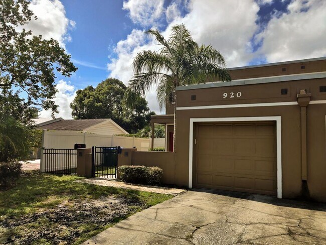 Photo - 920 Aragon Ave