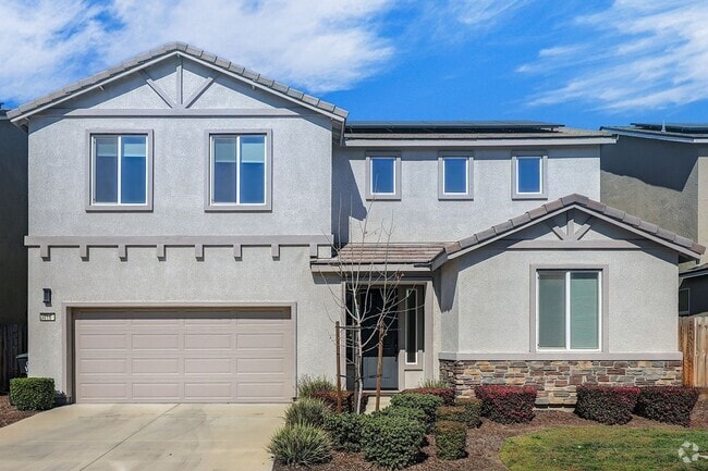 Building Photo - Beautiful 2 story Home for rent in Visalia...