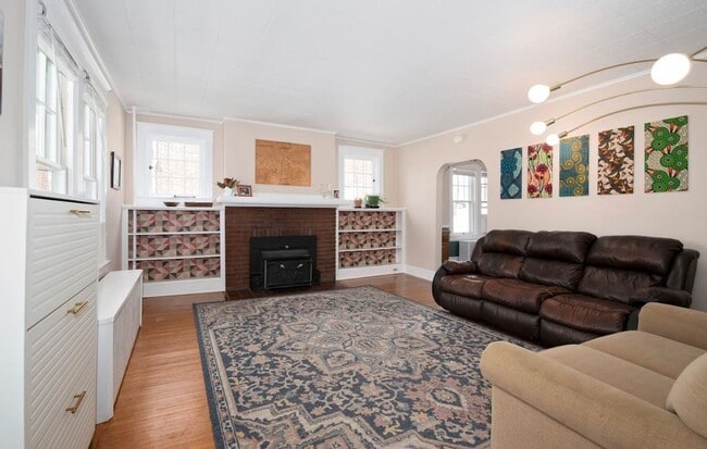 Photo - Spacious 3 Bedroom Duplex