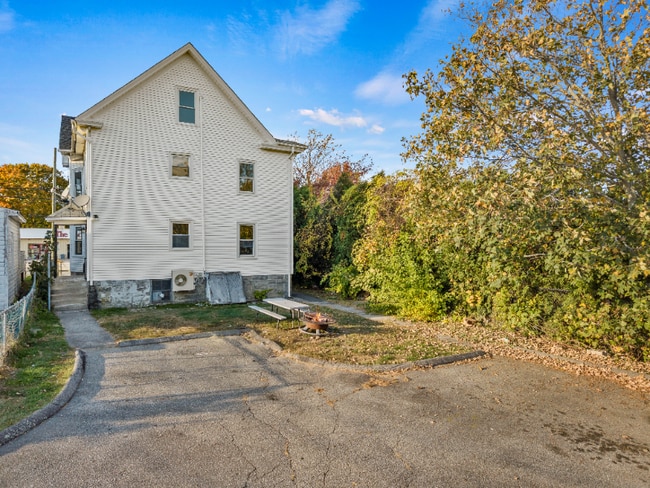 Photo - 912-914 Bank St Unit 2