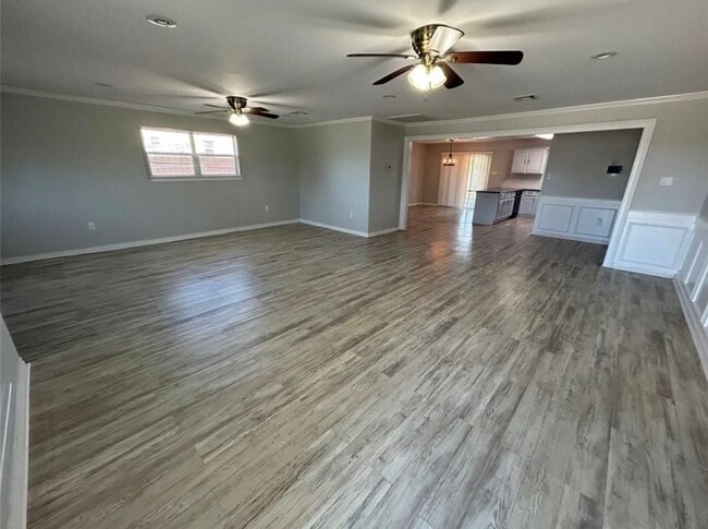 Photo - 8287 Benjamin St