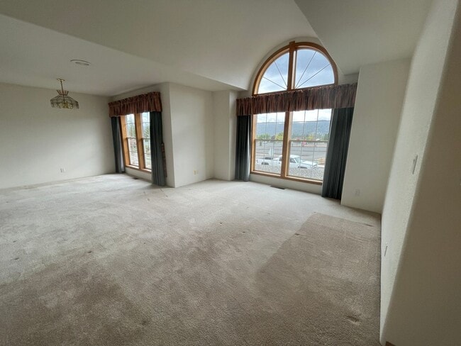 Photo - Available Now 3 bedroom 2 bath Hucrest home