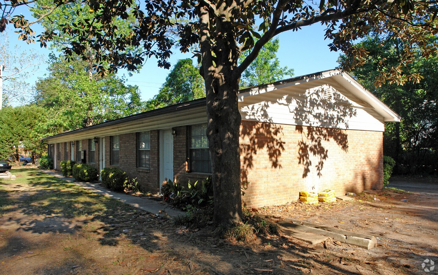 Dixie Properties - Dixie Properties Apartments