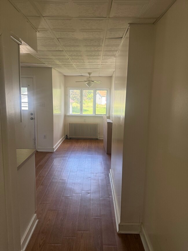 Photo - 133 W Vaughn St