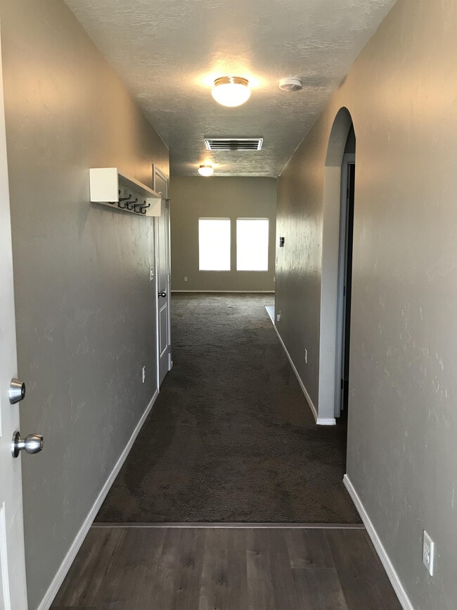 Photo - 739 N Pringlewood Pl