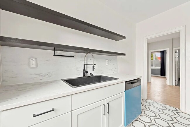 38-18 47th Ave Unit 2