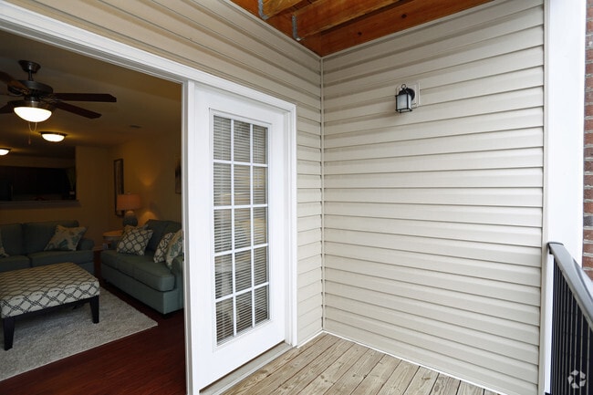 2BR, 2BA - 1380sf- Balcony