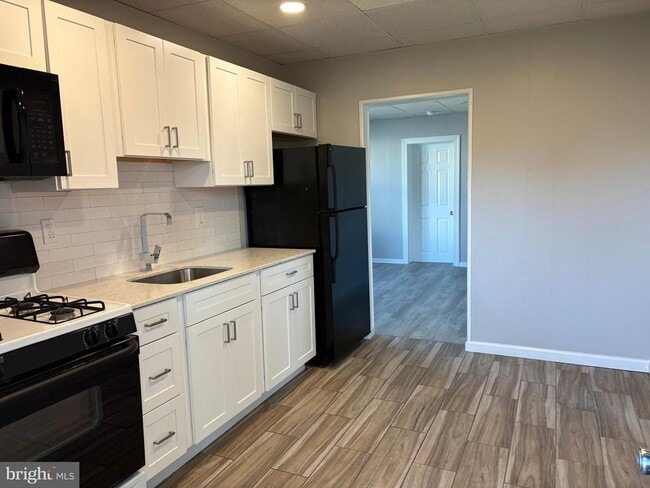 Photo - 167 W 7th Ave