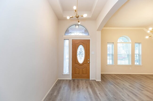 Photo - 2710 Falcon Knoll Ln