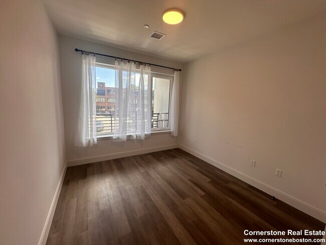 Photo - 269 E Cottage St