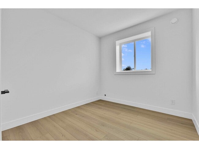 Photo - Suite-167xx 16A STREET