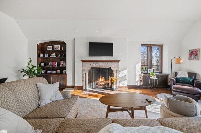 Photo - 2835 N Lake Dr