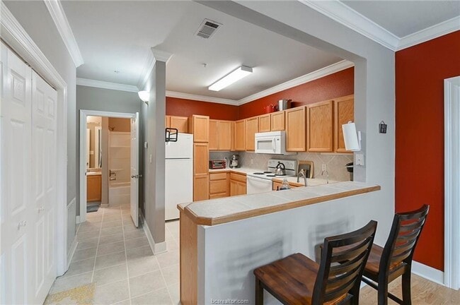 Photo - 801 Luther St W Unidad 203