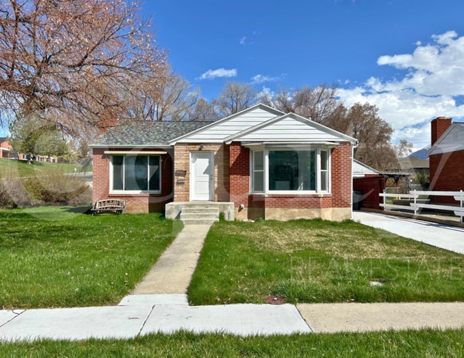 Photo - 105 E 500 N House