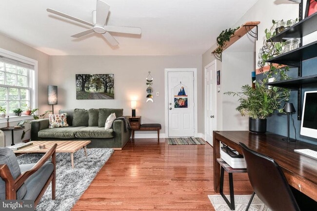 Building Photo - 1808 W Abingdon Dr Unit 302