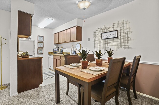 Photo - Raintree Apts.