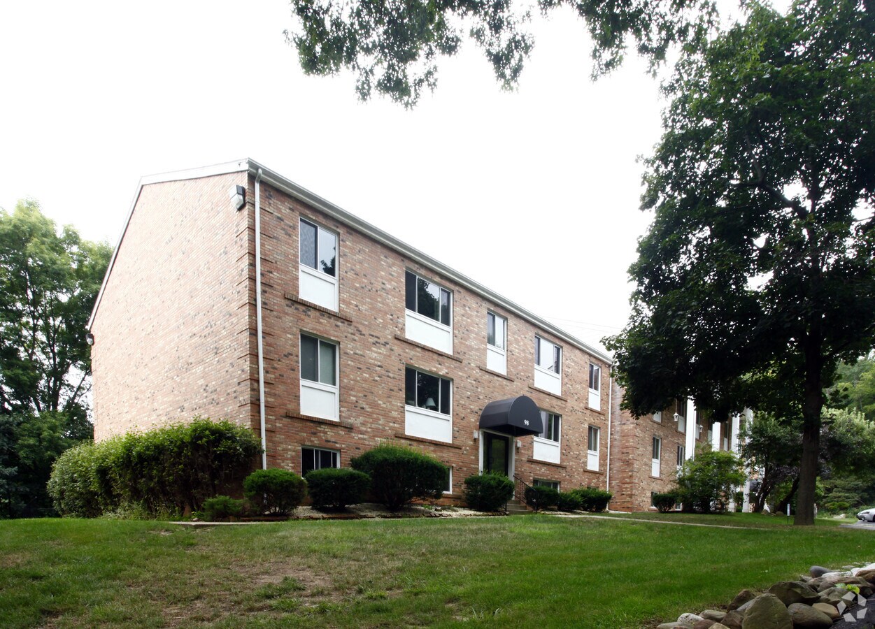 100 Everhard Apartments - 100 Everhard Apartments