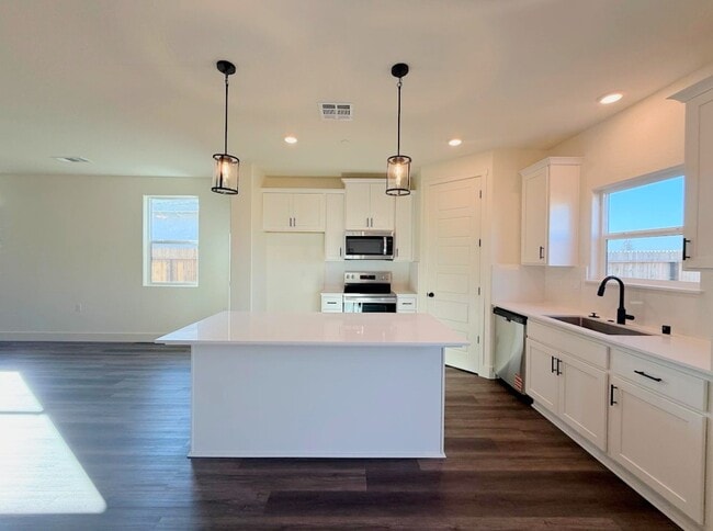 Photo - 654 Stephanie Dr