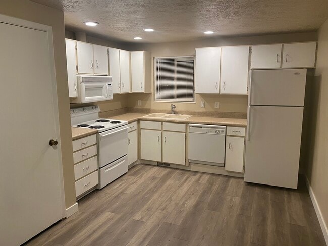 Photo - 2333 Cliff Swallow Dr