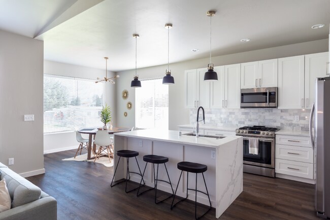 Photo - Fully Furnished New 5 Bed, 3 Bath Modern H...