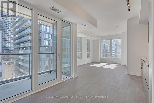 Photo - 108 Peter St Unit 907