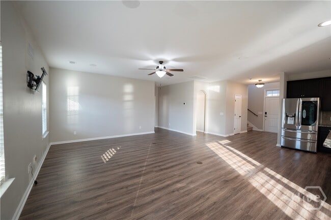 Photo - 123 Grimsby Rd