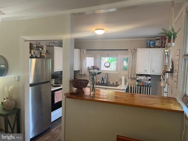 Photo - 208 W Union St