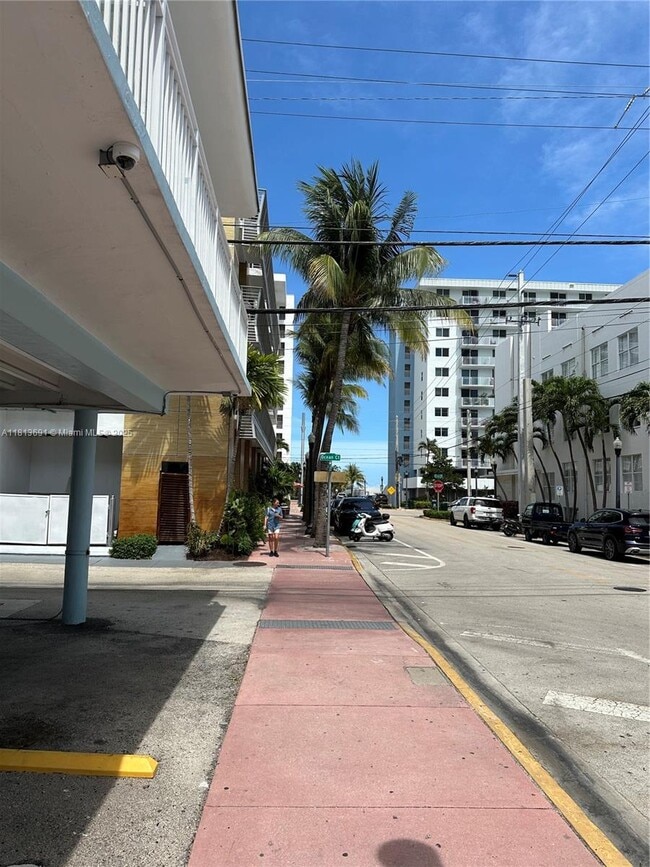 Photo - 401 Collins Ave Condo Unit 11