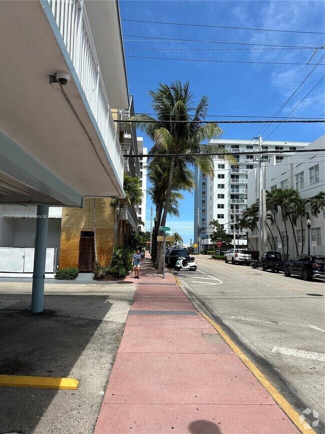 Building Photo - 401 Collins Ave Unit 11 Rental