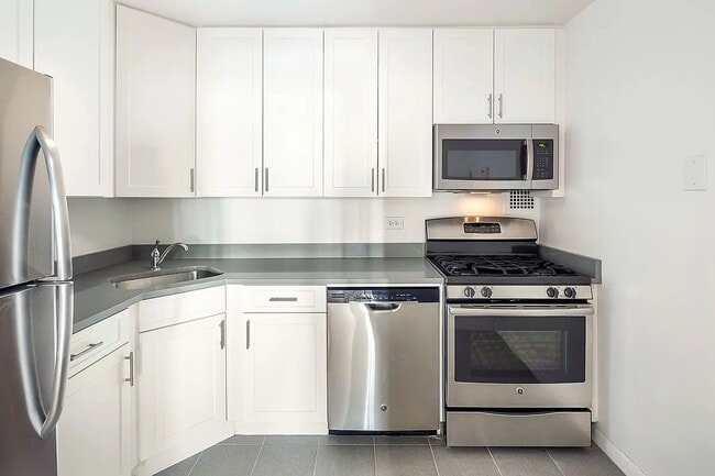 Photo - 2 S End Ave Unidad 9D