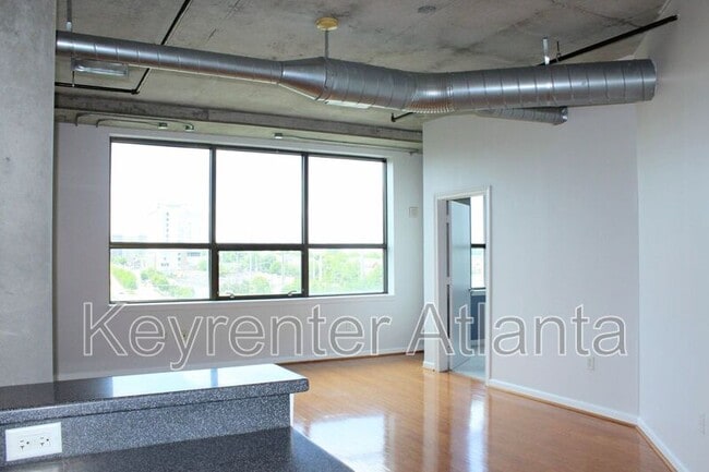 Photo - 115 W Peachtree Pl NW Unidad #505