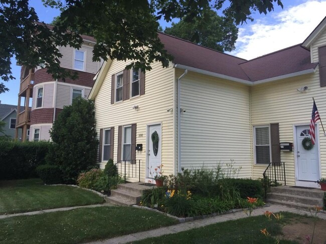Photo - 100 Lakewood St Unit 2