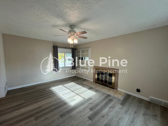 Photo - 108 Horrocks Dr