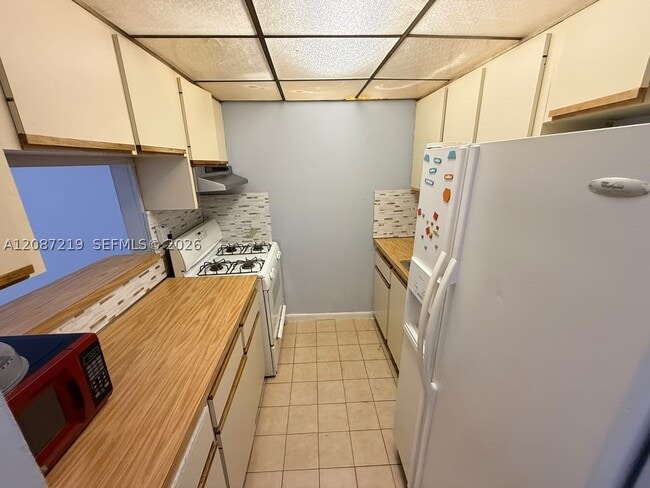 Building Photo - 1255 W 53rd St Unit 309