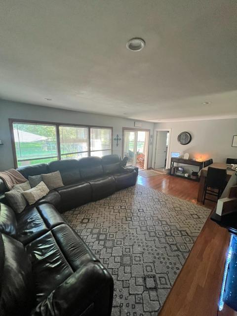 525 Meadow Ln