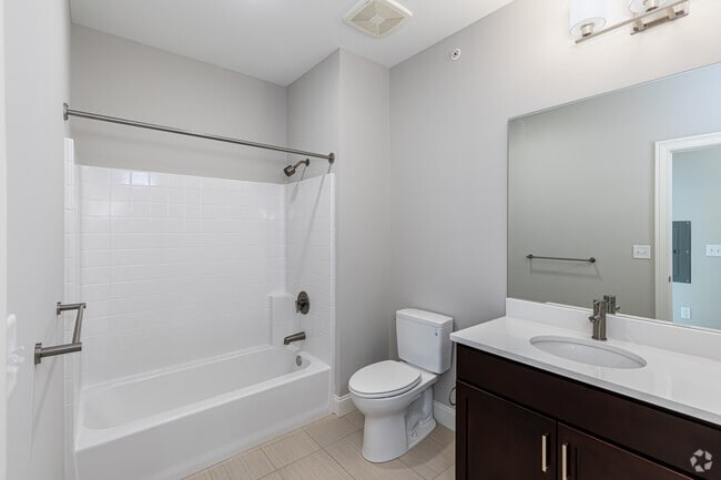 1BR, 1BA - 882SF - Bathroom