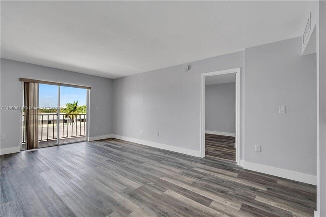Building Photo - 16750 NE 10th Ave Unit 329