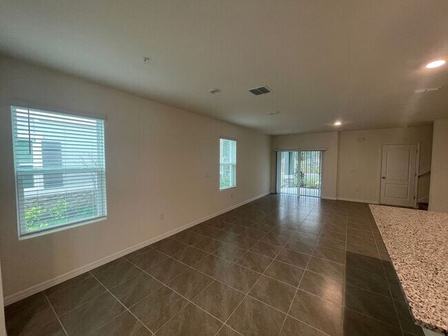 Beautiful, Newer 3/2.5 Apopka Townhome in Windrose!